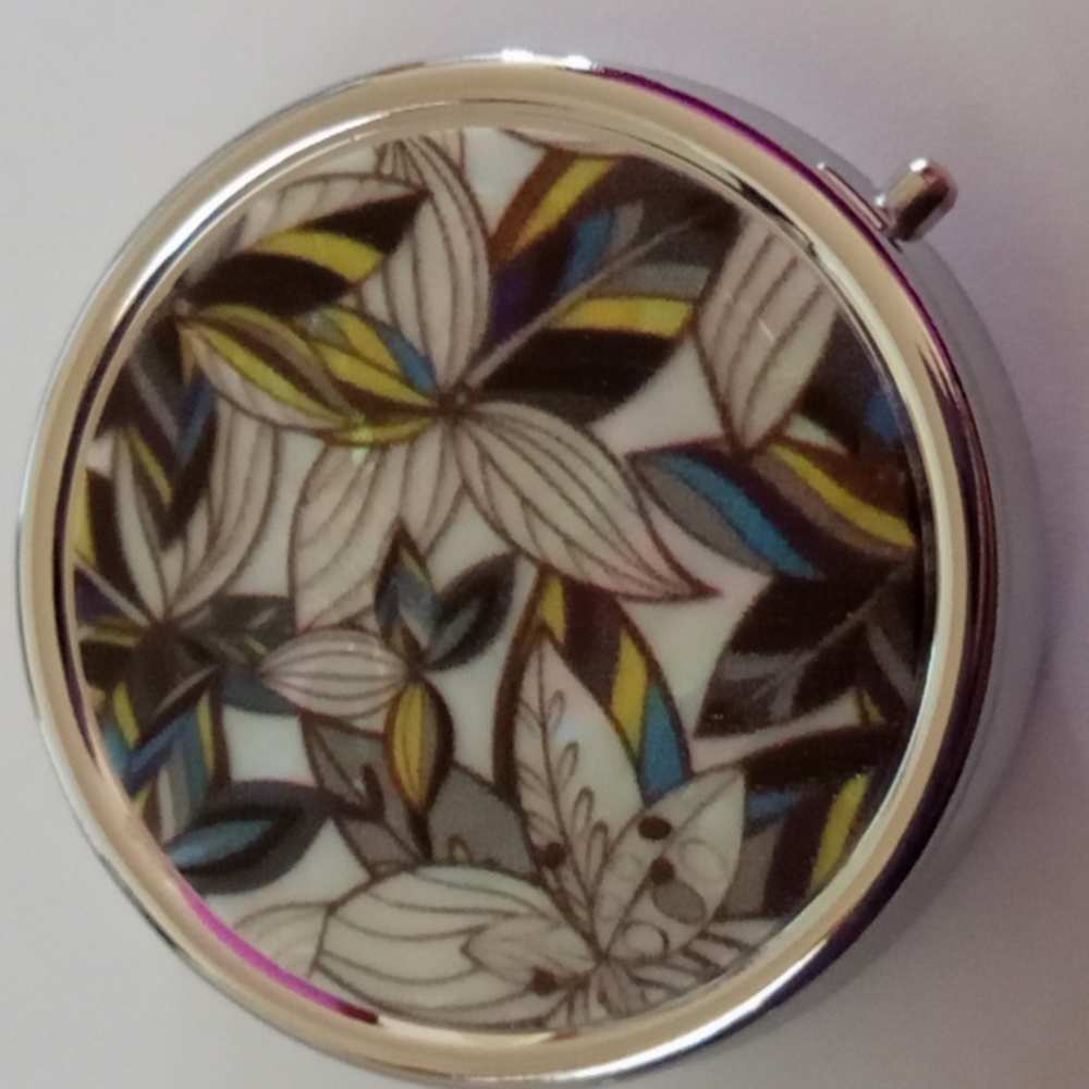 Beautiful floral mirrored divided pill box compact. NWOT